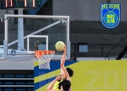 包含球场上球员们拼尽全力，为胜利奋勇争先的词条