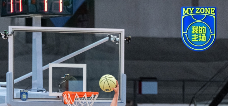 包含球场上球员们拼尽全力，为胜利奋勇争先的词条